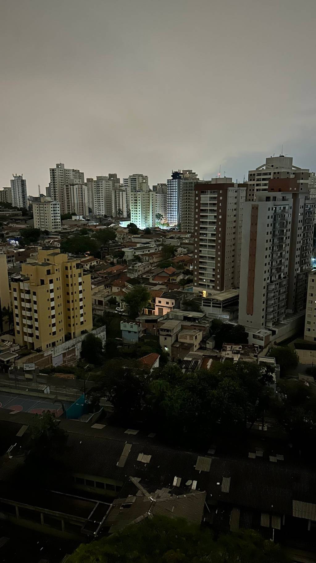 Após apagão, 1,45 milhão de clientes da Enel seguem sem luz