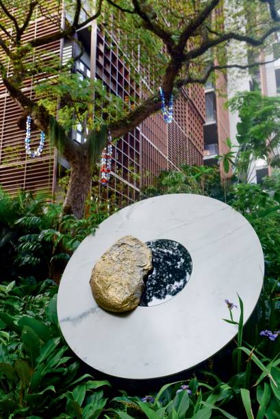 Olho Mater, obra de Denise Milan, na varanda do Le Jardin