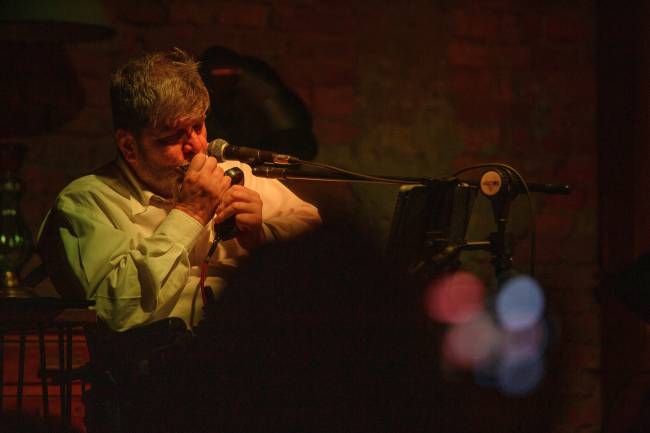 Fotos de Marcelo Rubens Paiva.Pelas ruas de São Paulo, em sua casa,e durante show na casa Bona. marcelo-rubens-paiva