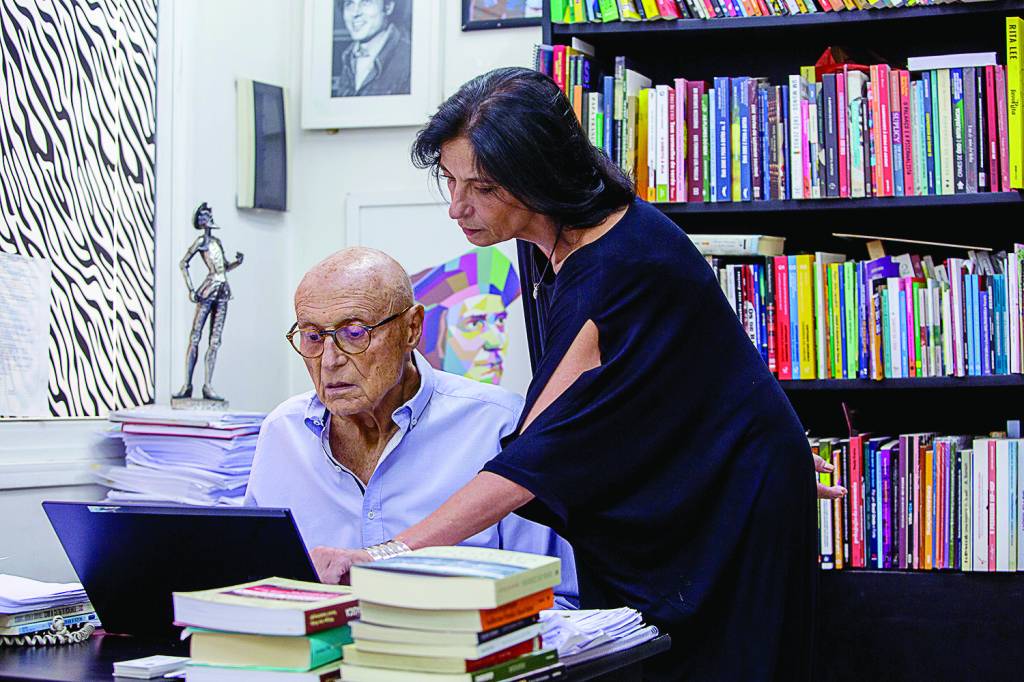 Eduardo Suplicy Com a namorada e assessora, Mônica Dallari
