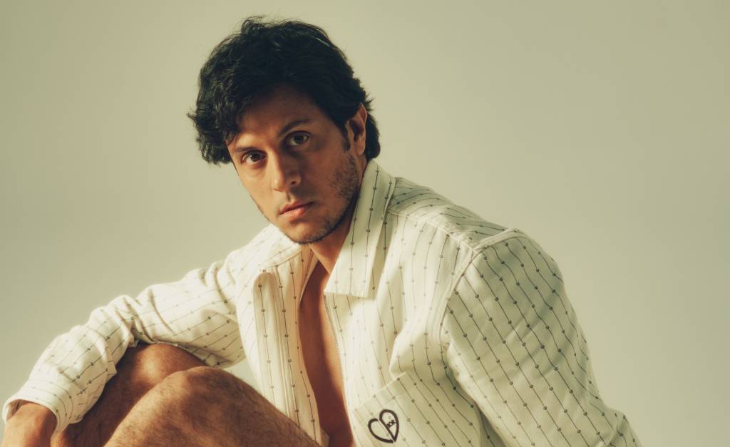 Thiago Mansur inicia carreira solo com novo nome artístico