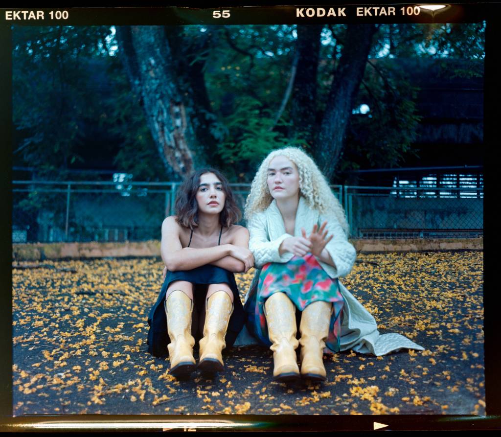 Duo Anavitoria celebra dez anos de trajetória em novo álbum