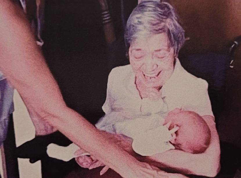 A partir do diagnóstico de Alzheimer da mãe, o livro de Marcelo reflete sobre como memórias podem ser falhas. Eunice olhava para o neto e, às vezes, chamava-o de “filhinho” A partir do diagnóstico de Alzheimer da mãe, o livro de Marcelo reflete sobre como memórias podem ser falhas. Eunice olhava para o neto e, às vezes, chamava-o de “filhinho”