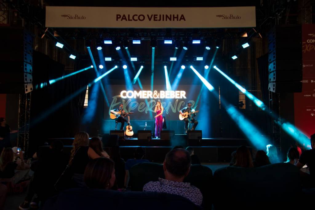 Pretinho da Serrinha e Mel Lisboa levantam público no Comer & Beber Experience