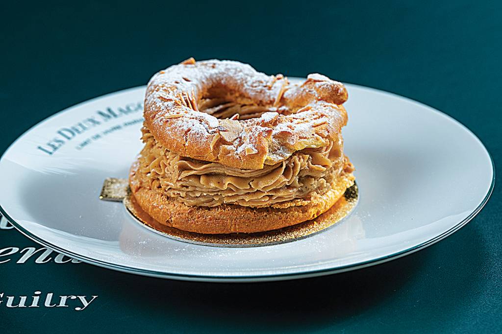 Les Deux Magots paris-brest-les-deux-magots