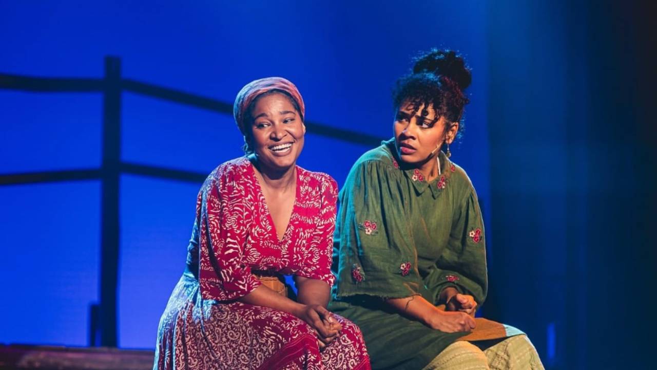 As irmãs Bibiana e Belonísia: papéis de Larissa Luz (à esq.) e Bárbara Sut em Torto Arado