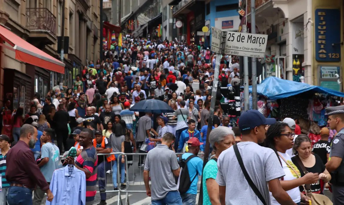 Rua 25 de Março, no centro de São Paulo