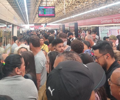 SP tem novo dia de caos no transporte pela CPTM e Metrô por conta de descarrilamento