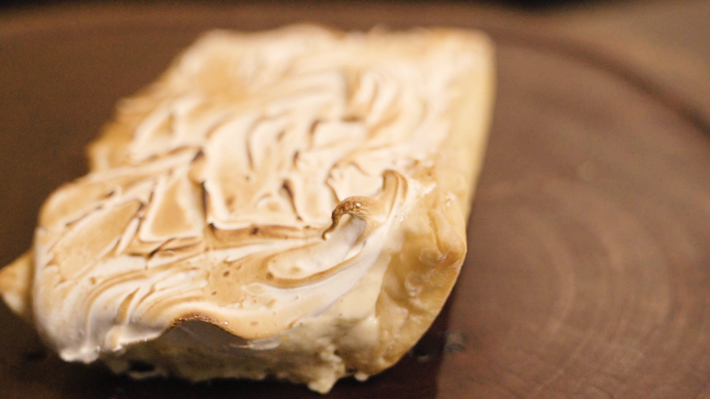 Torta de limão – Lucas Corazza Torta de limão coberta de merengue tostado
