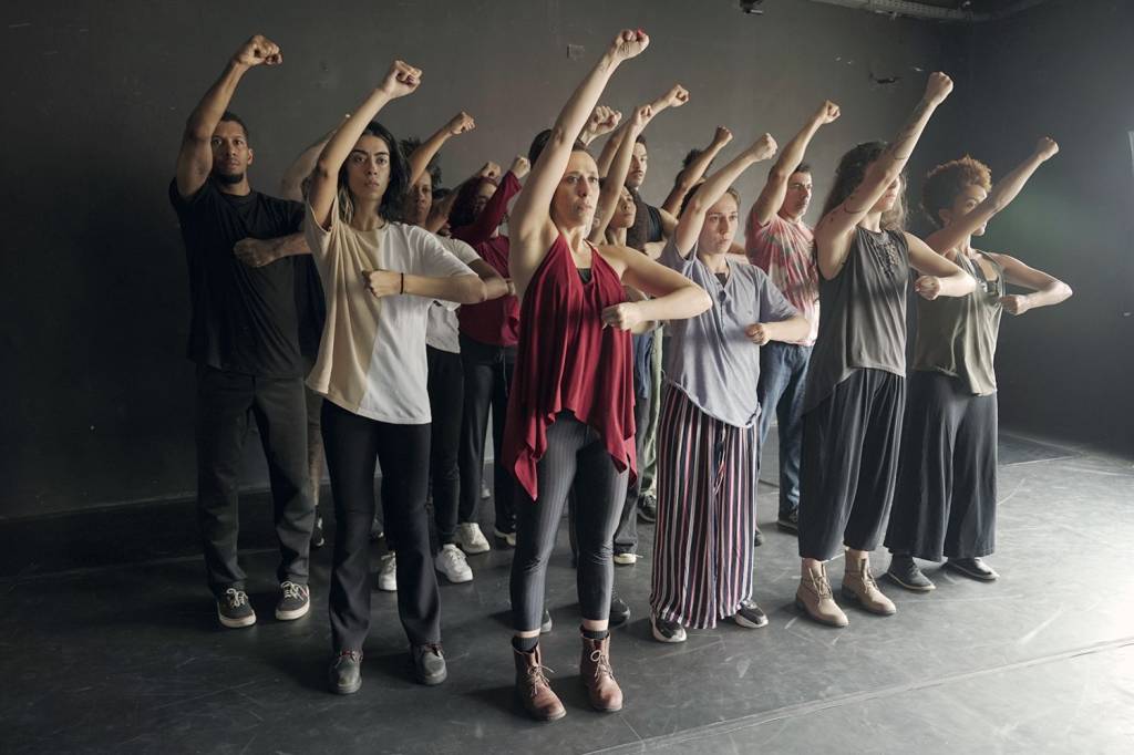 Cia. Fragmento de Dança traz o movimento coletivo como forma de expressão