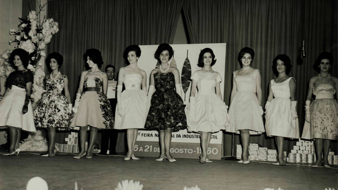 Concurso de moda em preto e branco