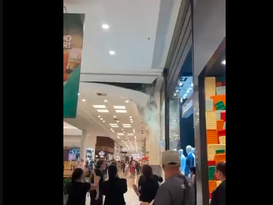 Parte de teto desaba no shopping Center Norte por causa da chuva