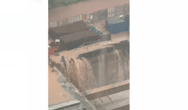 Obras da estação do metrô da Pompeia alagadas com as chuvas