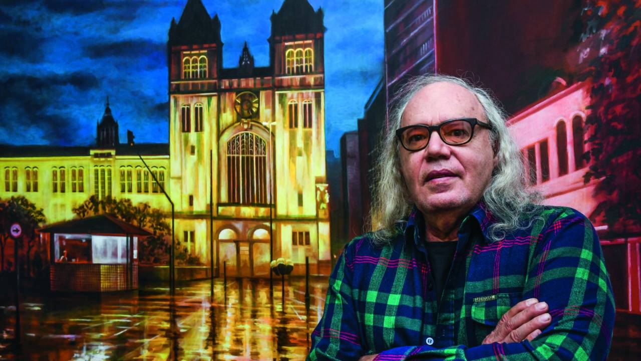O-artista-gregório-gruber-em-frente-ao-seu-quadro