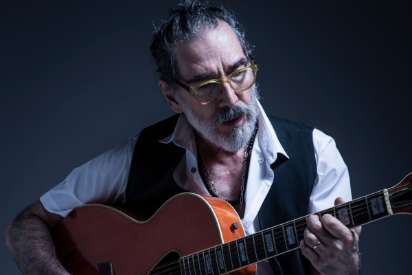 Lobão apresenta o show voz e violão ‘Luau Indoor’ no Blue Note