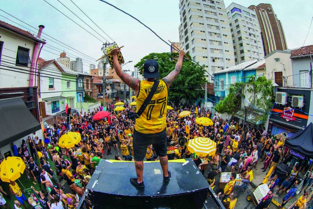 Bloco 77 O Bloco 77: clássicos punk em ritmo de marchinha