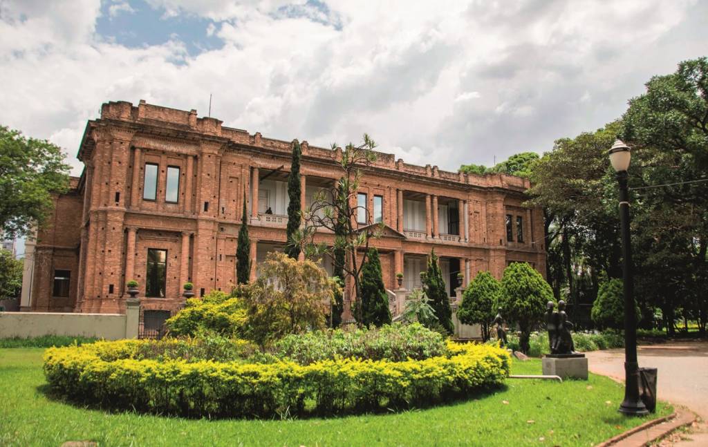Pinacoteca celebra 120 anos em baile de gala beneficente