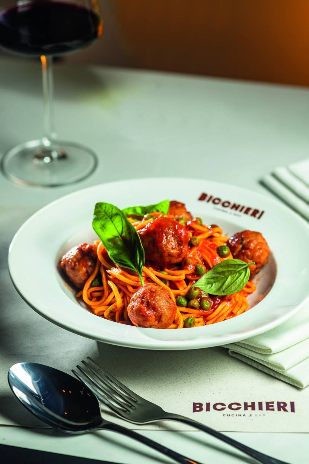 Bicchieri é a versão mais casual do italiano Tre Bicchieri