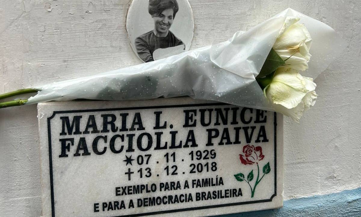 Túmulo de Eunice Paiva, no Cemitério Araçá
