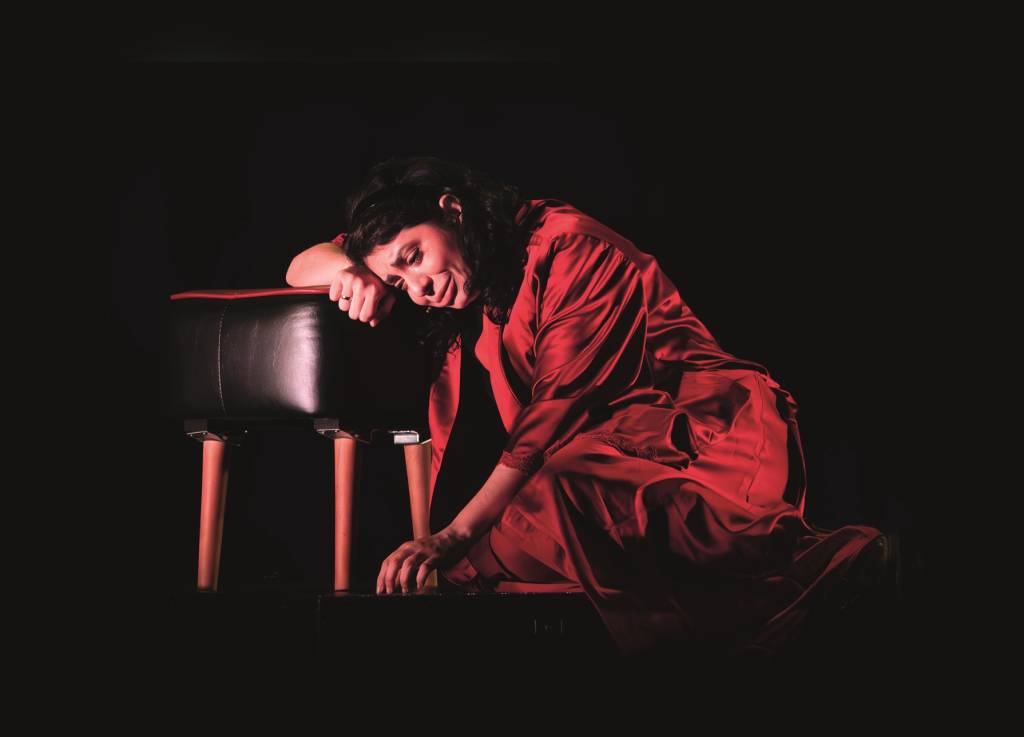 “Nossa História com Chico Buarque” chega a SP para apresentações no Sesc Pinheiros