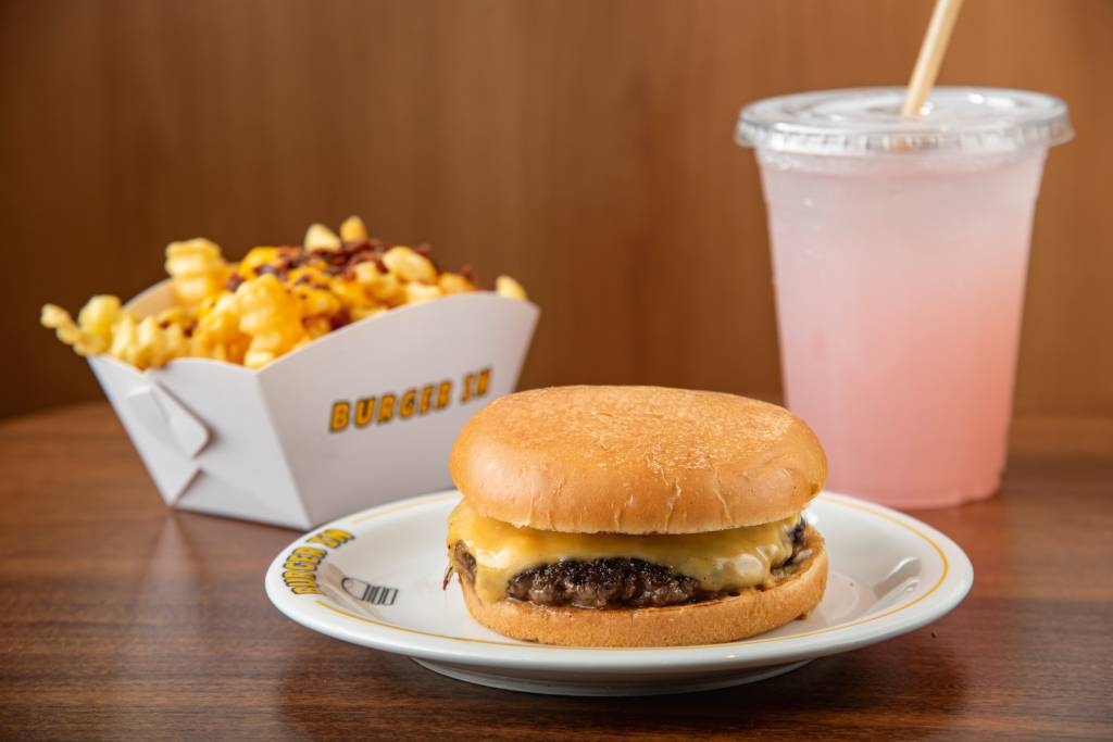 Burger iN é hamburgueria de produção expressa na Vila Madalena