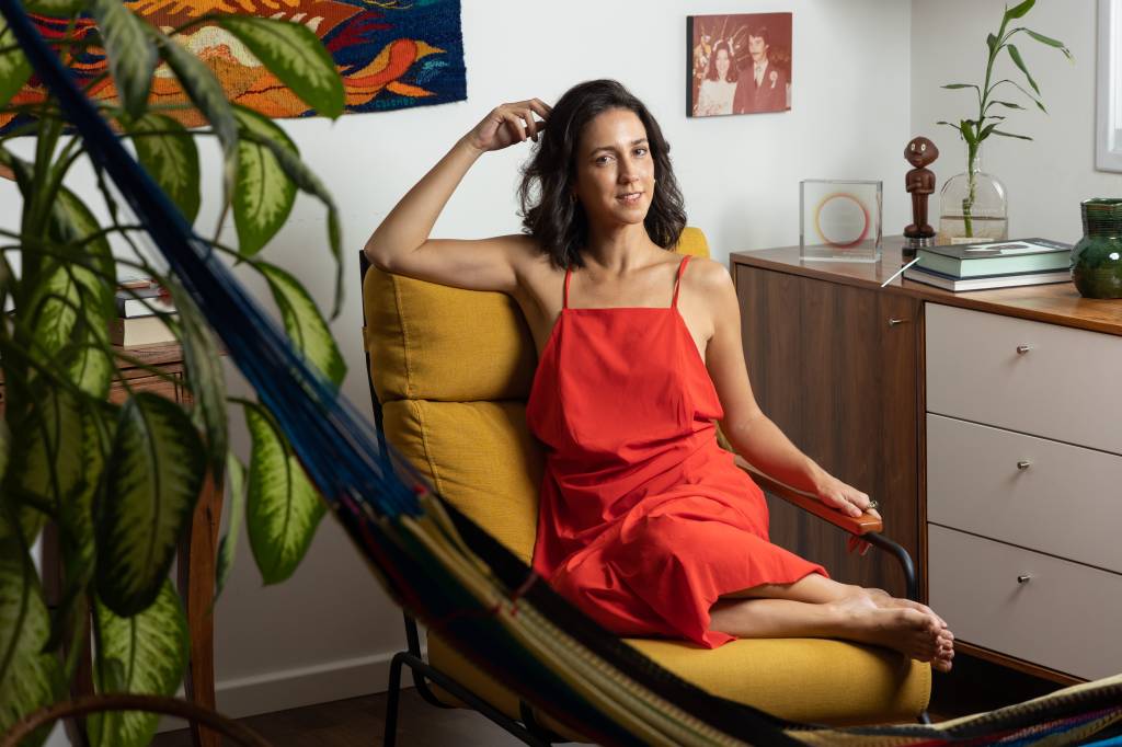 Camila Márdila se prepara para assumir sua primeira protagonista