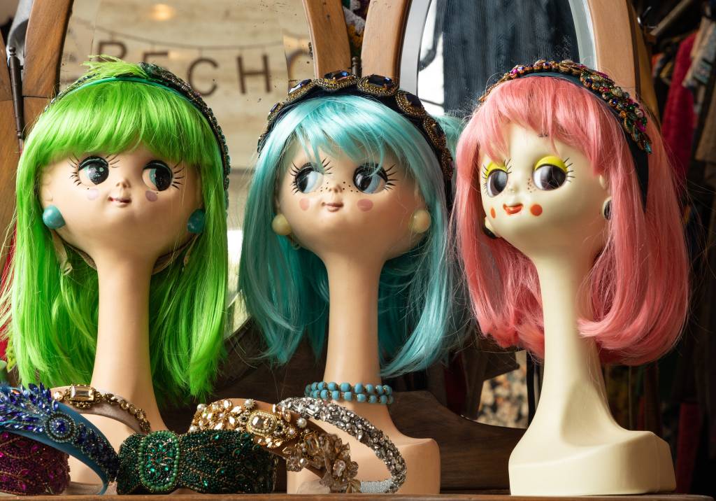 Monte-se para a folia com peças de brechó