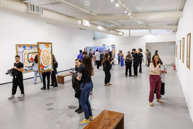 Carol CassianoVejaSP_Hellmanns_a verdadeira arte_alta-79 Com uma galeria repleta de artistas, familiares, jornalistas, influenciadores e, principalmente, consumidores, as fotografias ecoaram lembranças compartilhadas por todos