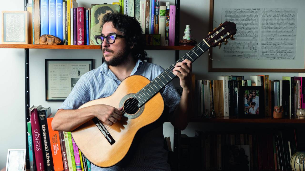 Camarero em sua casa, no Jardim Paulista: novo EP tocando Baden Powell