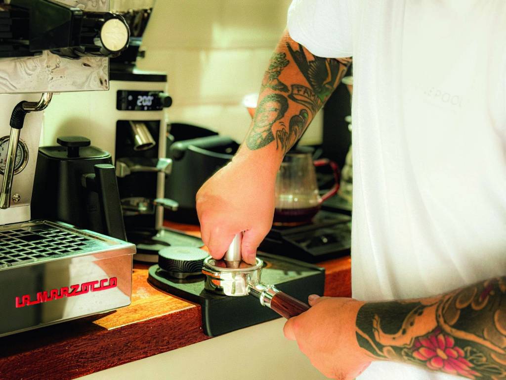 Le Pool Coffee Roasters: pequena torrefação vira cafeteria aos sábados