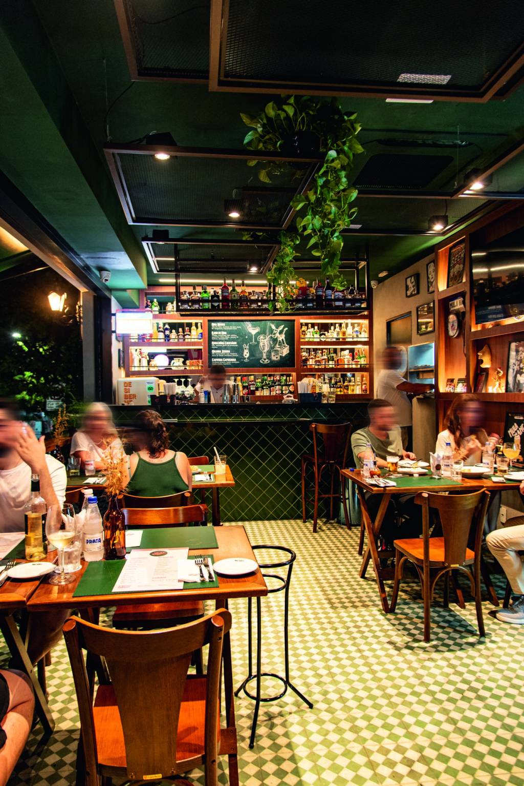 Botequim Mula Manca, nos Jardins, não traz surpresas mas entrega qualidade