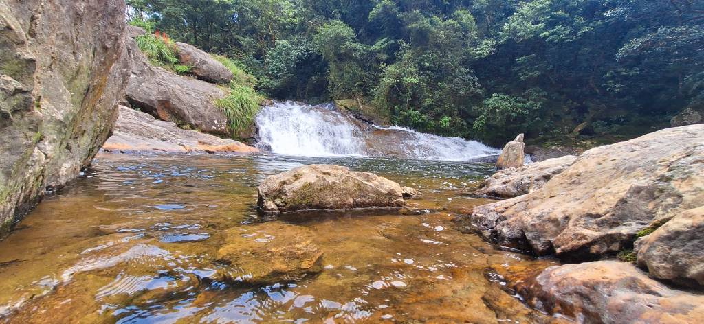 Parque a 1 hora da capital tem cachoeira, off road e vista para o litoral