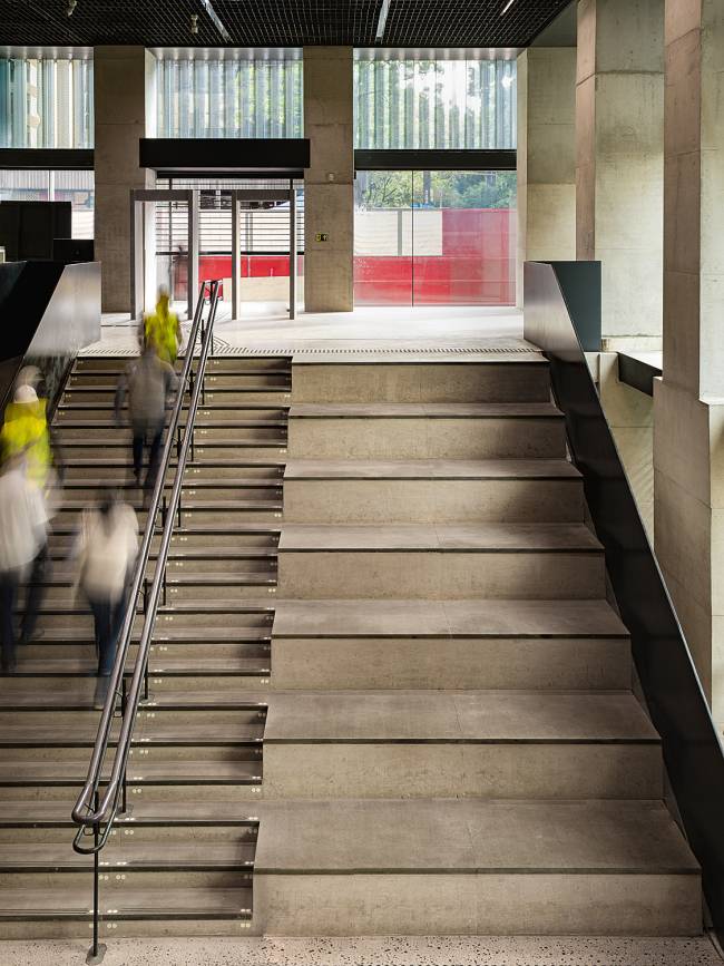 Térreo do prédio novo do Masp