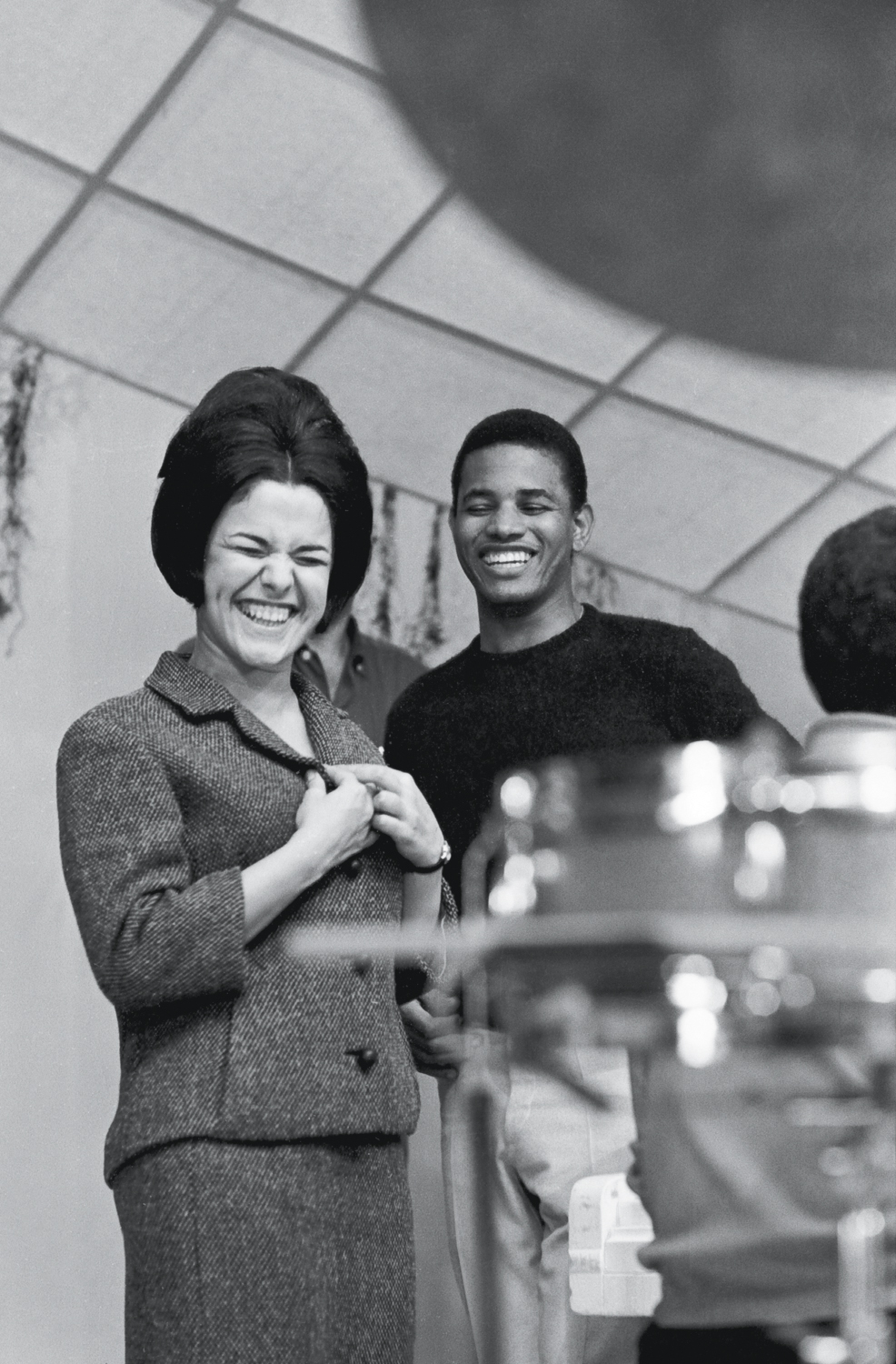 Elis Regina e Jair Rodrigues durante ensaio para o programa _O Fino da Bossa_, da TV Record..jpg Elis Regina e Jair Rodrigues: ensaio para o programa 'O Fino da Bossa', da TV Record