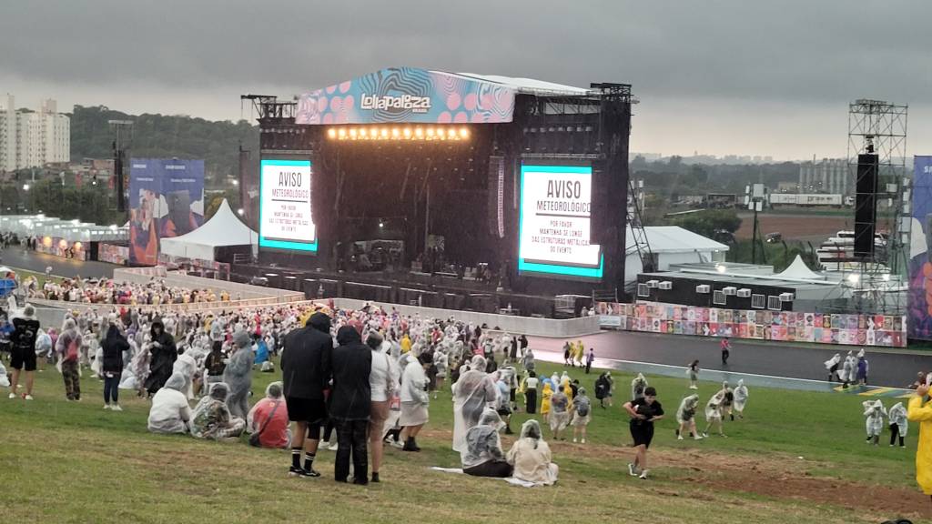 Lollapalooza 2025: aviso meteorológico no palco pede para público se afastar de estruturas