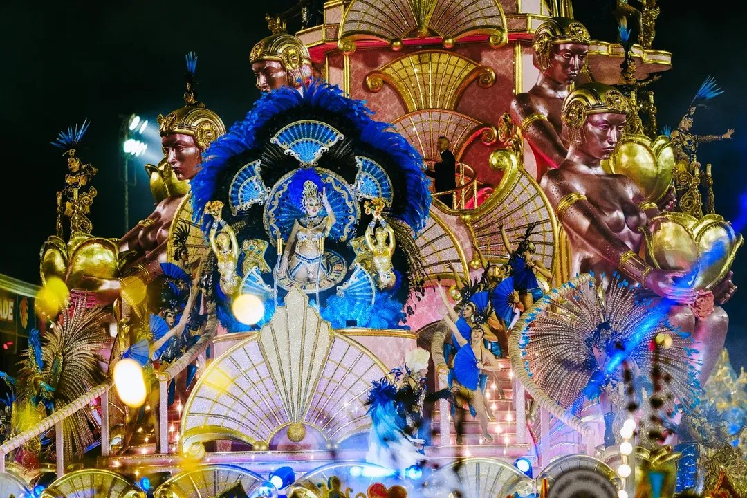 Carro alegórico da Rosas de Ouro, campeã 2025 do Carnaval 2025
