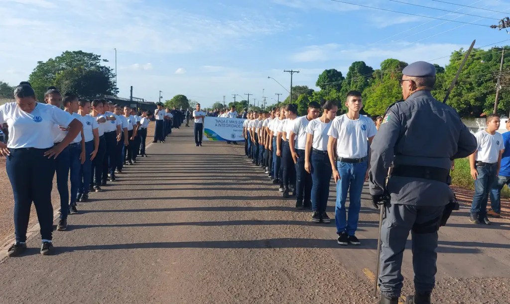 Entenda por que escolas estaduais de SP se tornarão cívico-militares