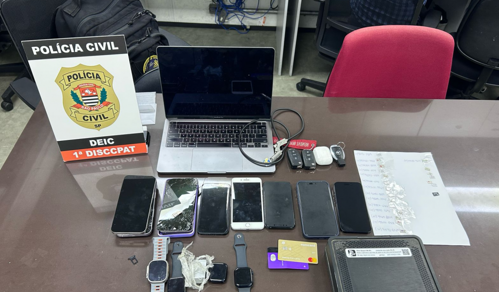 Polícia prende “especialista” em desbloqueio de celulares no centro de SP
