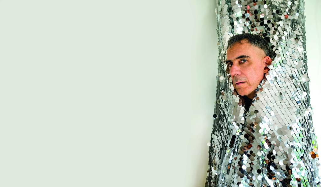 Um perfil do multiartista paulistano Arnaldo Antunes, que lança álbum com participação de David Byrne