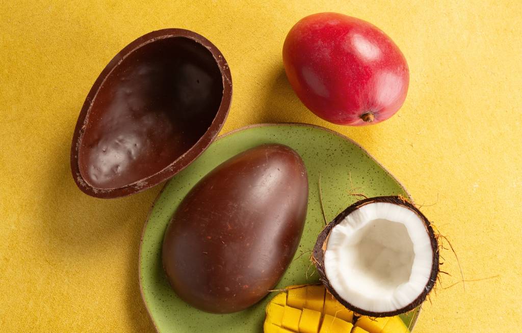 Chocolates com frutas tropicais bombam nos ovos e bombons desta Páscoa
