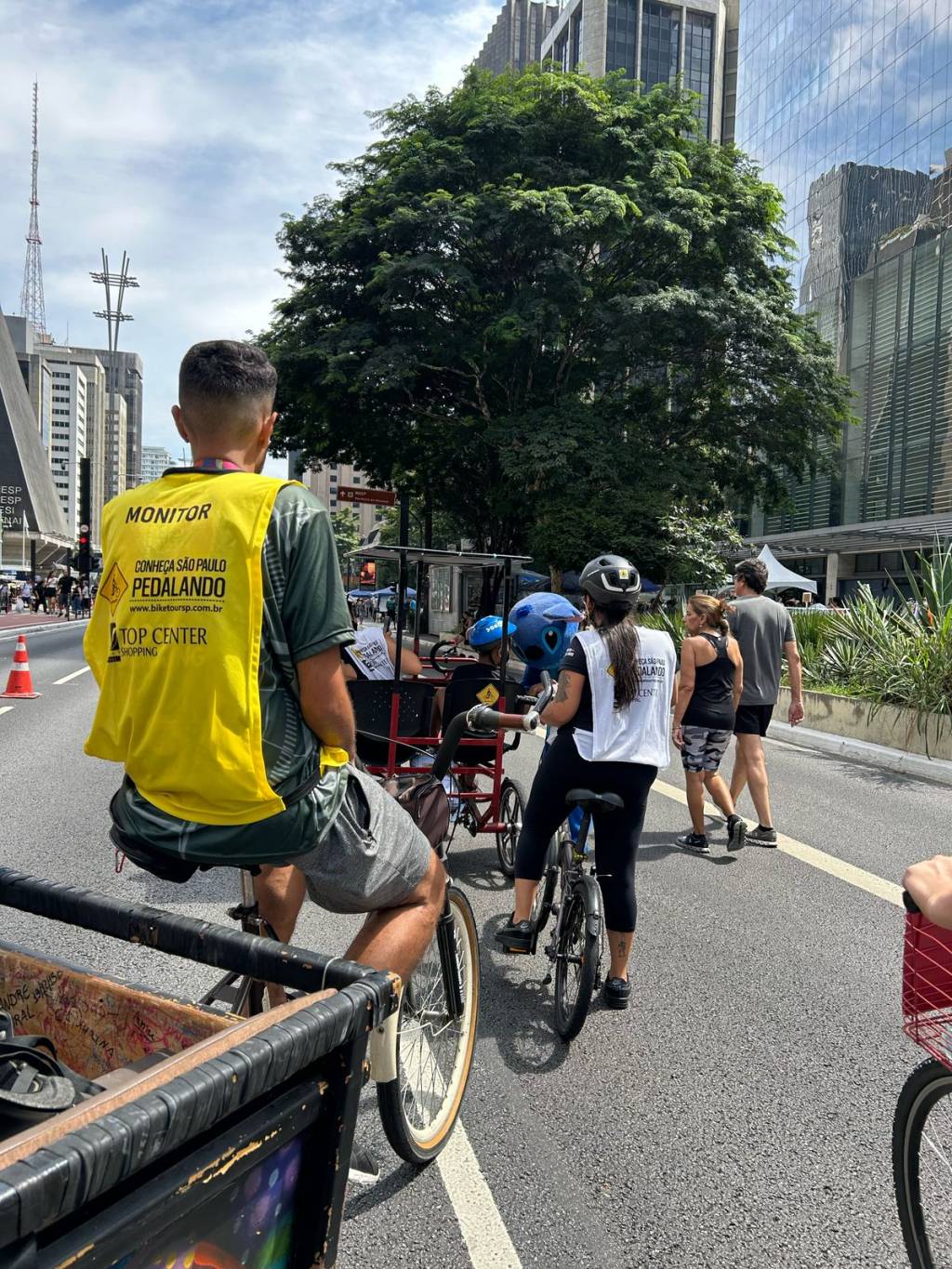 Passeio de bike celebra Mês da Conscientização do Autismo na Paulista