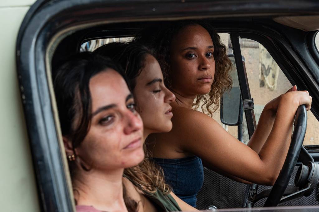 ‘Serra das Almas’ narra roubo de joias no sertão com ladrões peculiares