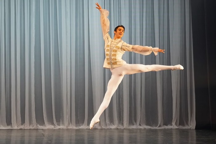 Bailarino paulista é contratado pela Ópera de Kazan, na Rússia