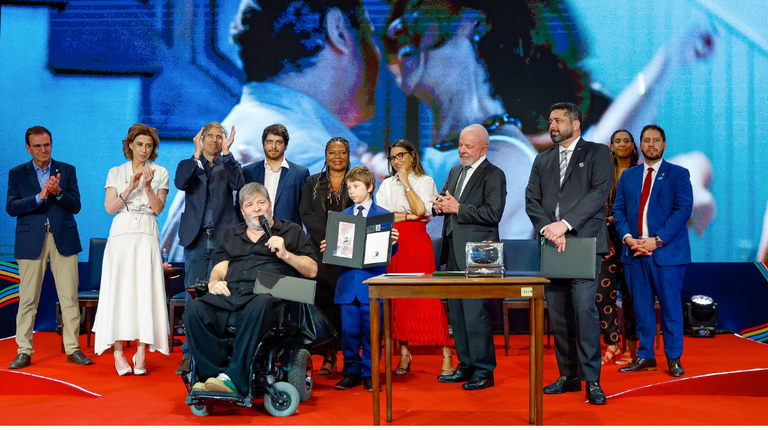 Correios lança selo em homenagem à Eunice Paiva