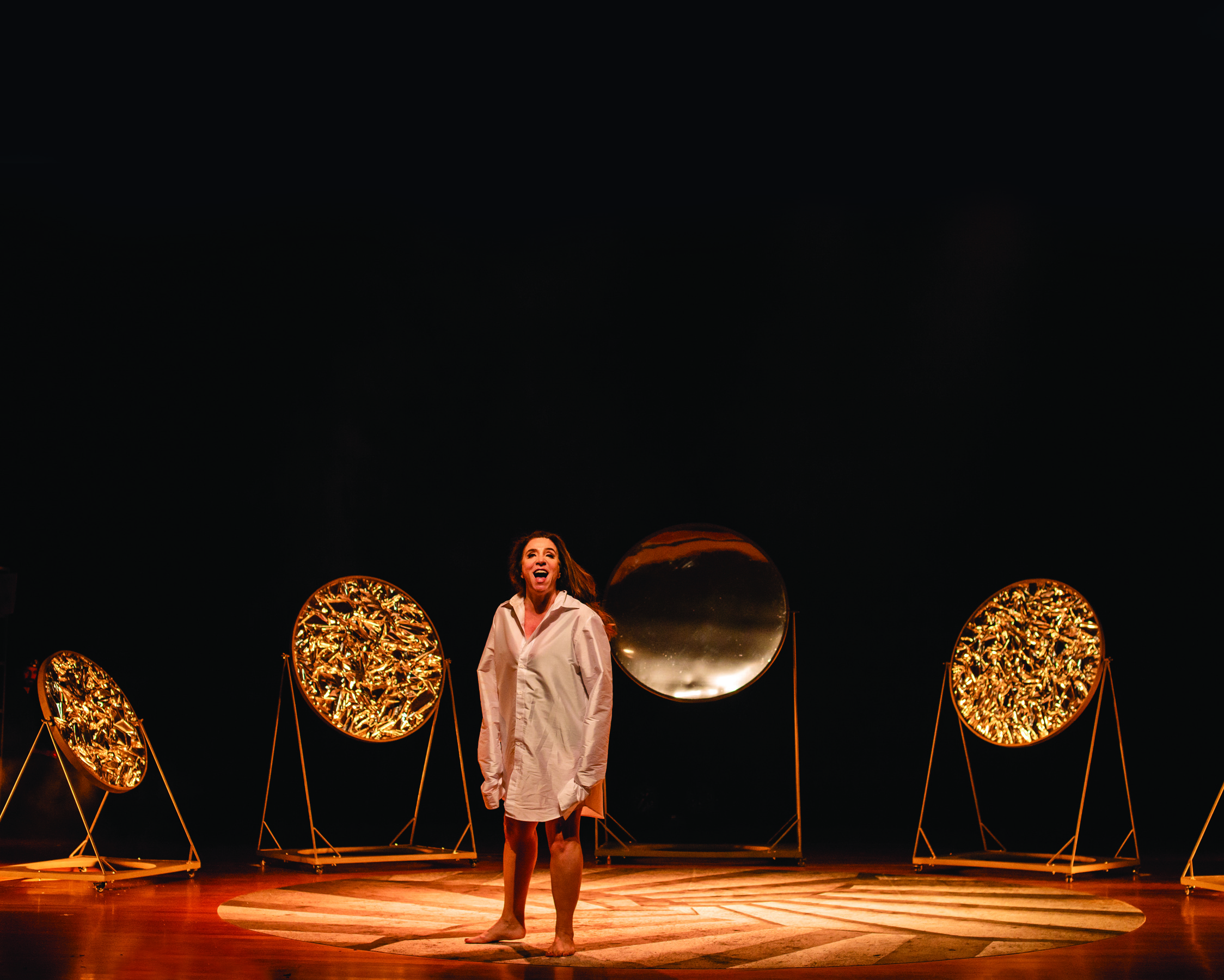 ‘Bárbara’, solo sobre alcoolismo com Marisa Orth, reestreia em SP