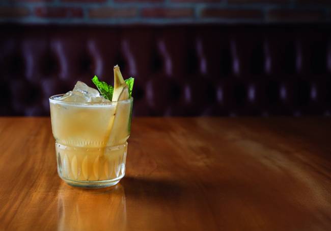 Caju Bar, na Vila Mariana, tem bons drinques de frutas sem pesar na conta