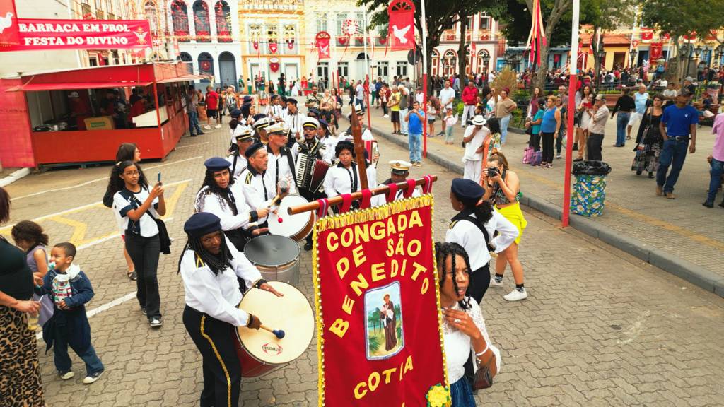 Congada de São Benedito de Cotia, na festa do Divino de São Luiz do Paraitinga, em 2024: minissérie inédita Congada de São Benedito de Cotia, na festa do Divino de São Luiz do Paraitinga, em 2024: minissérie inédita