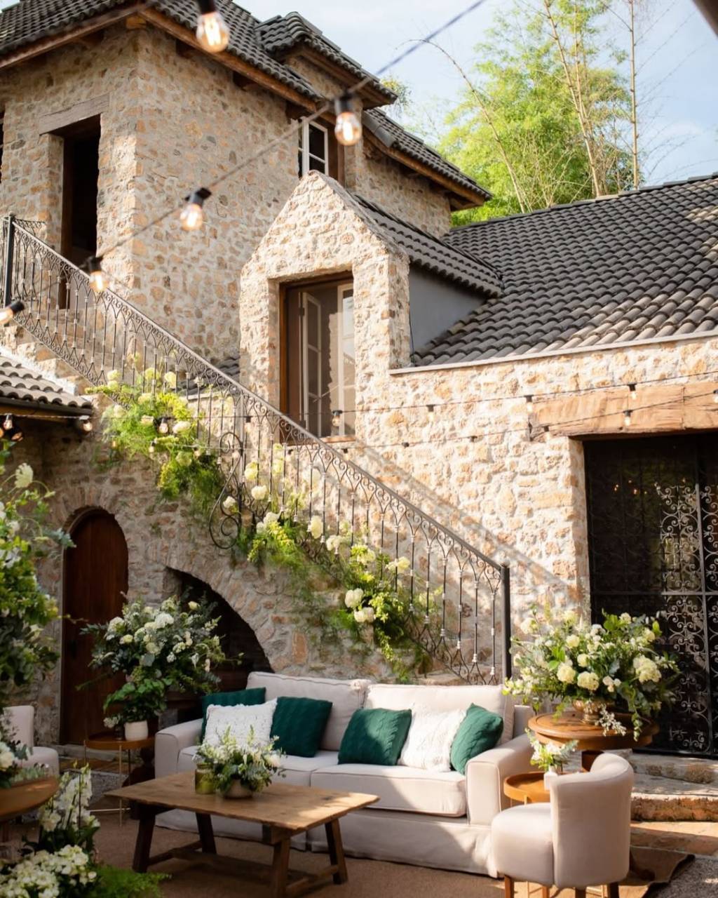 Conheça lugar romântico onde foi casamento de Isis Valverde