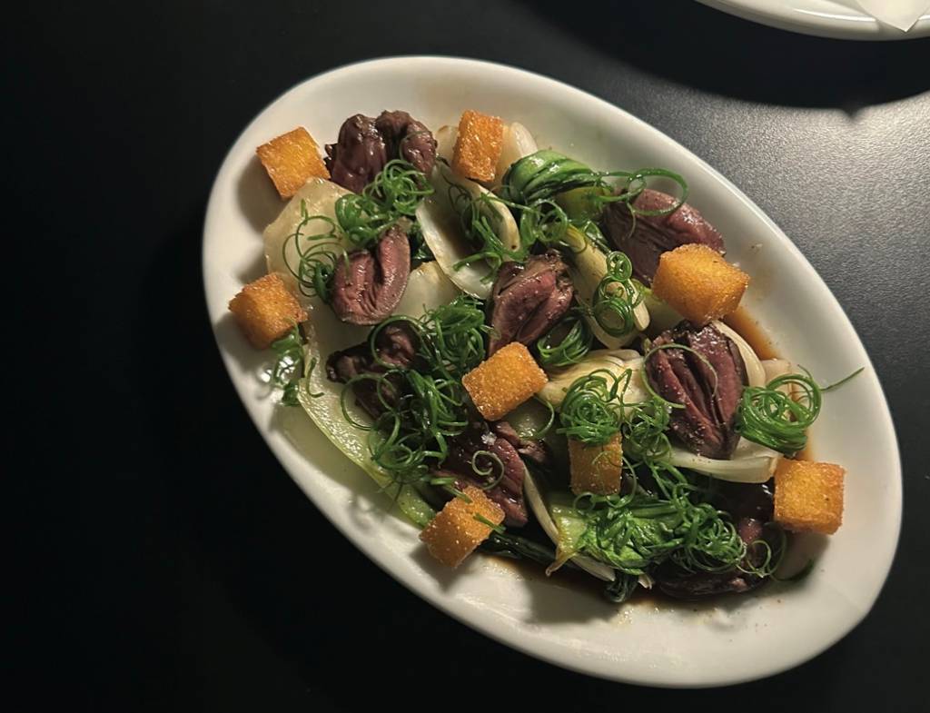 Bar dos Cravos, queridinho dos casais, apresenta novo menu