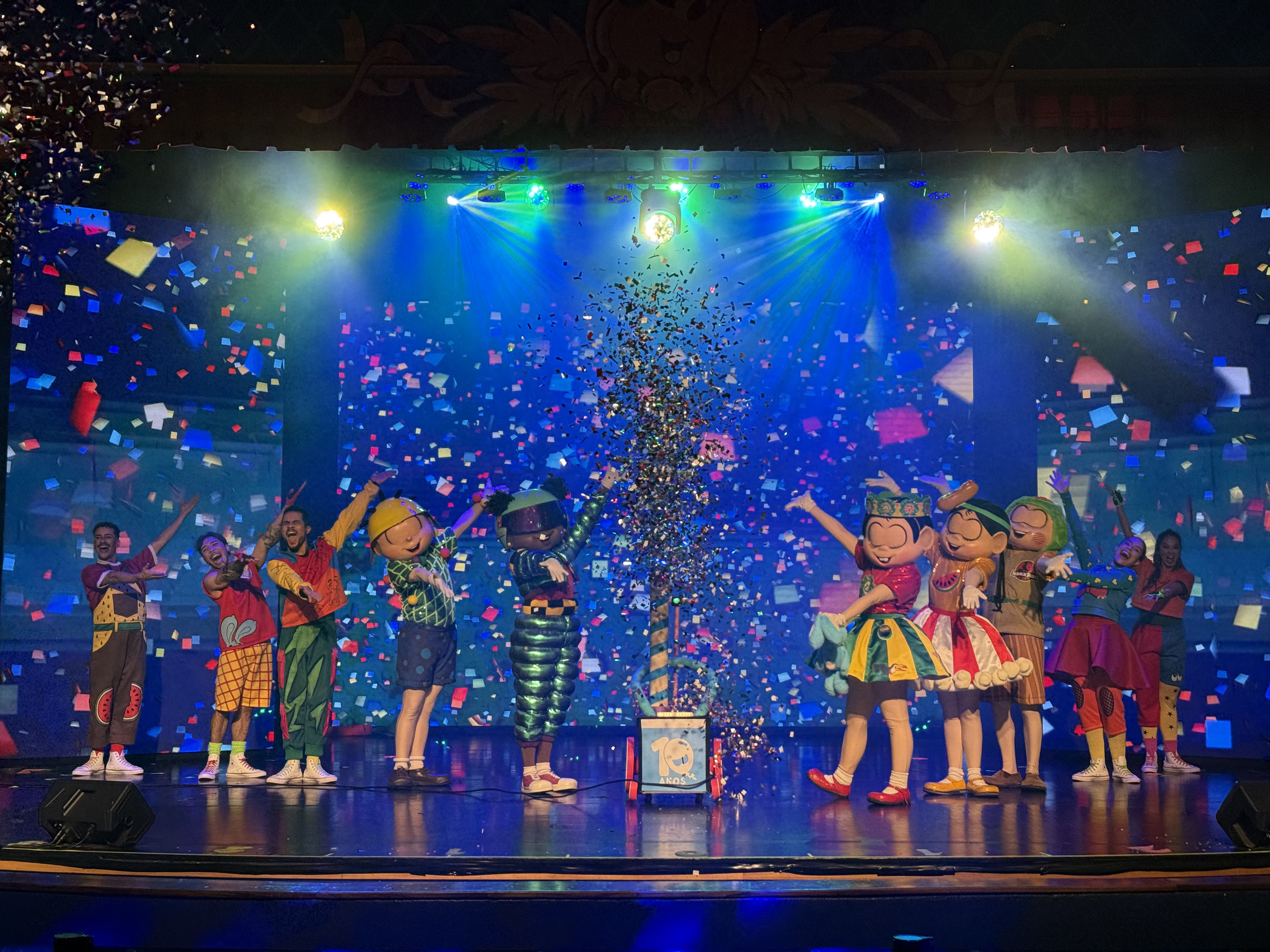 Turma da Mônica comemora no palco com A Grande Celebração